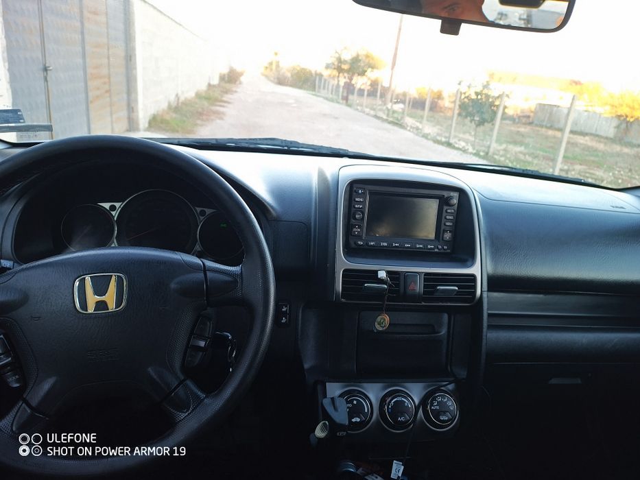 Продавам Honda CR-V