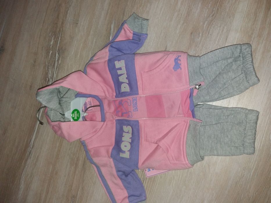 Екипче Лонсдейл в три части