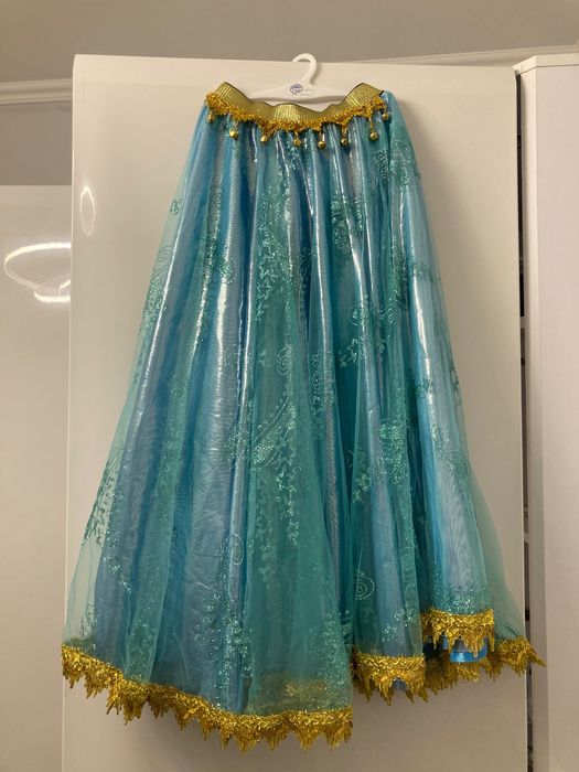 Платья для девочек и костюм для мальчиков