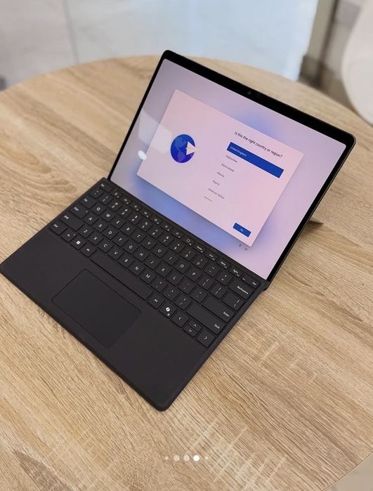 Tableta Microsoft Surface PRO X , ca NOUA cu Tastatura inclusa