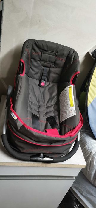 Запазено бебешко столче hauck за кола