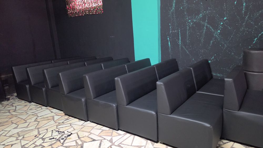 Vănd Set  Mobilier Bar / Cafenea / Lounge – ca nou