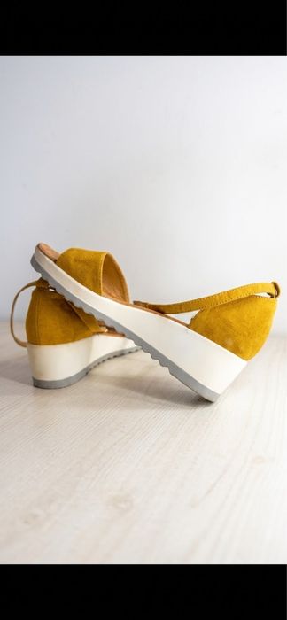 Sandale mustar piele intoarsa