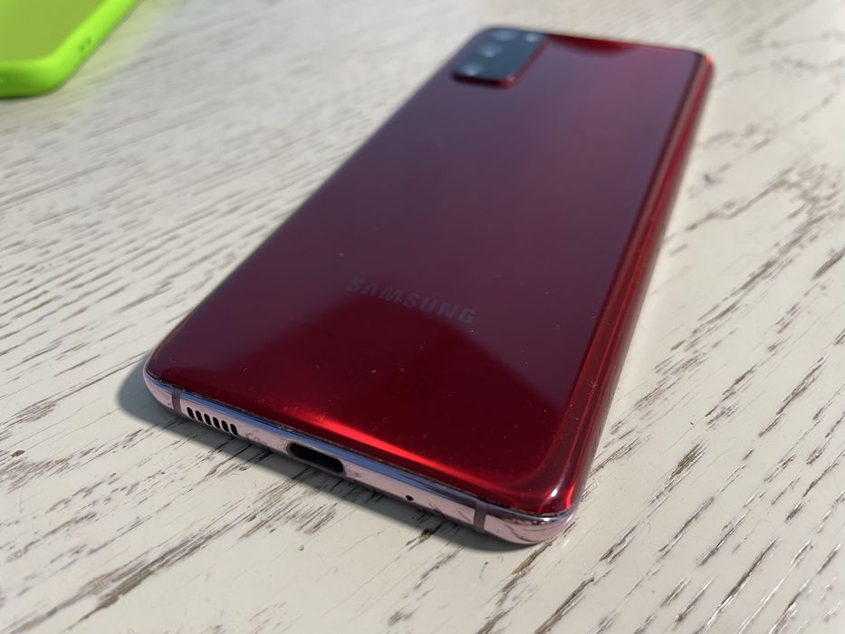 Samsung s20 в отличном состояний