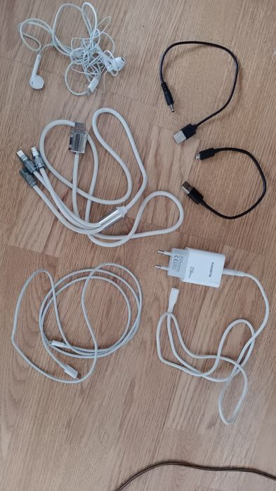 Чехол на айфон 15, зарядки, коробки