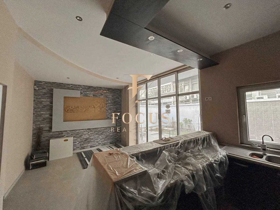 Продава се Магазин в Пловдив, Център - 398 кв.м за 596 €/кв.м - Снимка #1