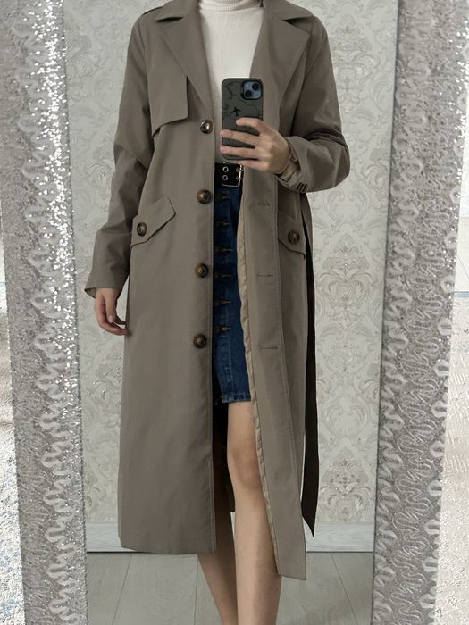 Тренч и черное пальто