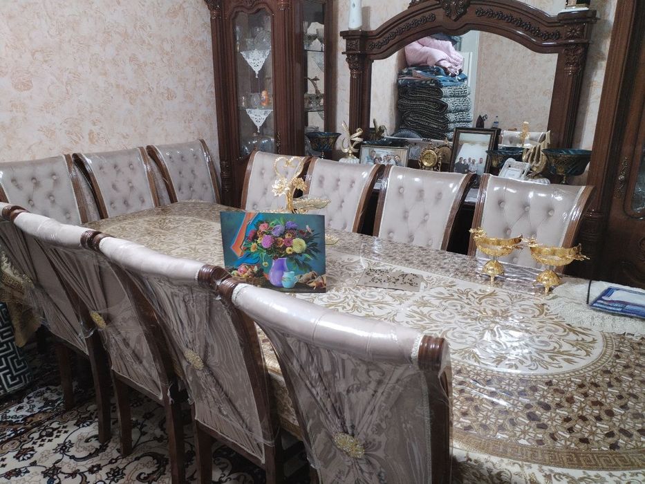 Стол, 12 стульев,комод,пинал