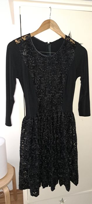 Продам платье кружевное