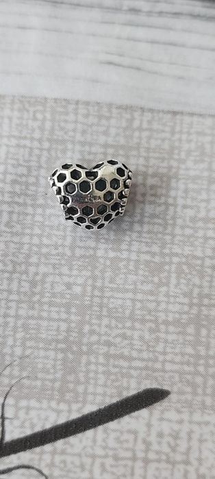 Сребърна гривна Pandora -"Moments Любов", 20 см. + талисмани