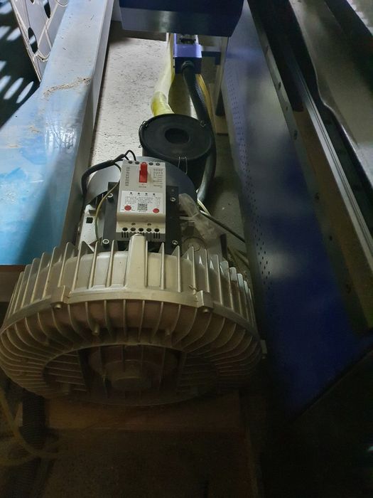 Router Cnc  Masa activa 2.5m x 1.25m plus pompa vacuum.