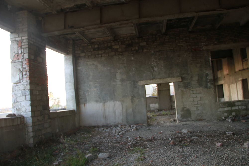 Недостроенное здание СТО