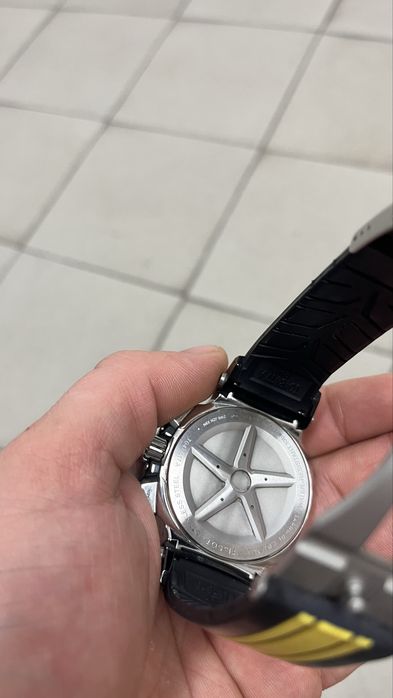 Продам очень дорогие стильные часы