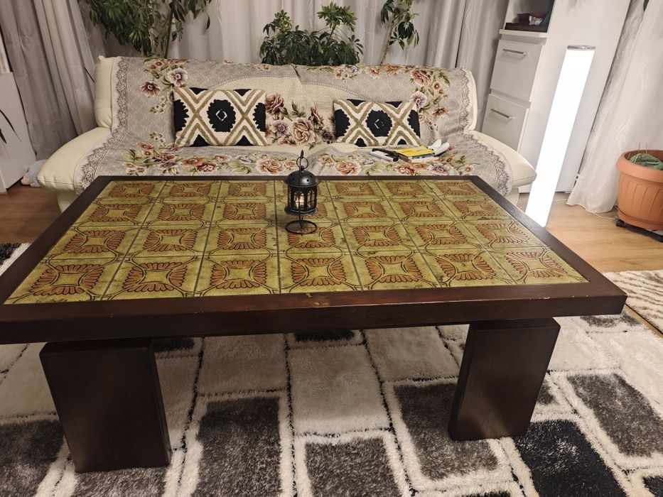 Masuță de living, model Art Deco, stejar masiv, stare foarte bună