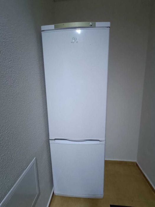 Холодильник Indesit