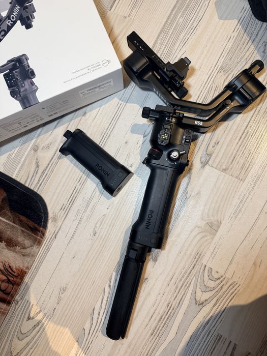 Vând DJI RS5 - Ca nou - 2 Baterii DJi - Garanție 2 ani DronShop