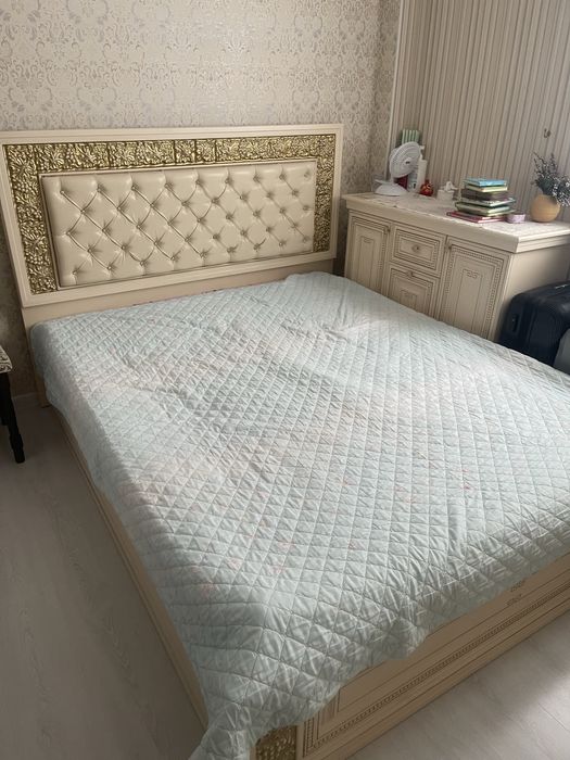 Продам спальный гарнитур