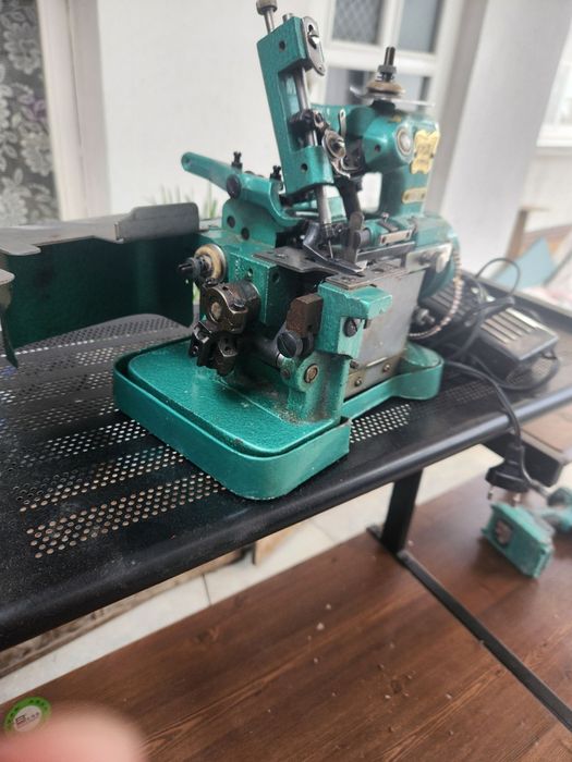 Overlok tikadigan moshina