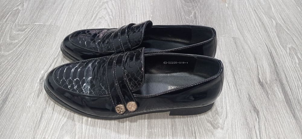 Продаётся мужские Лакированные туфли и макасины продам оба за 399000