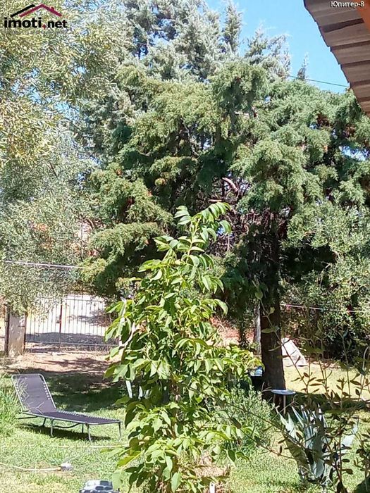 Продавам обзаведено бунгало до плаж в Кариани - 8000 евро.