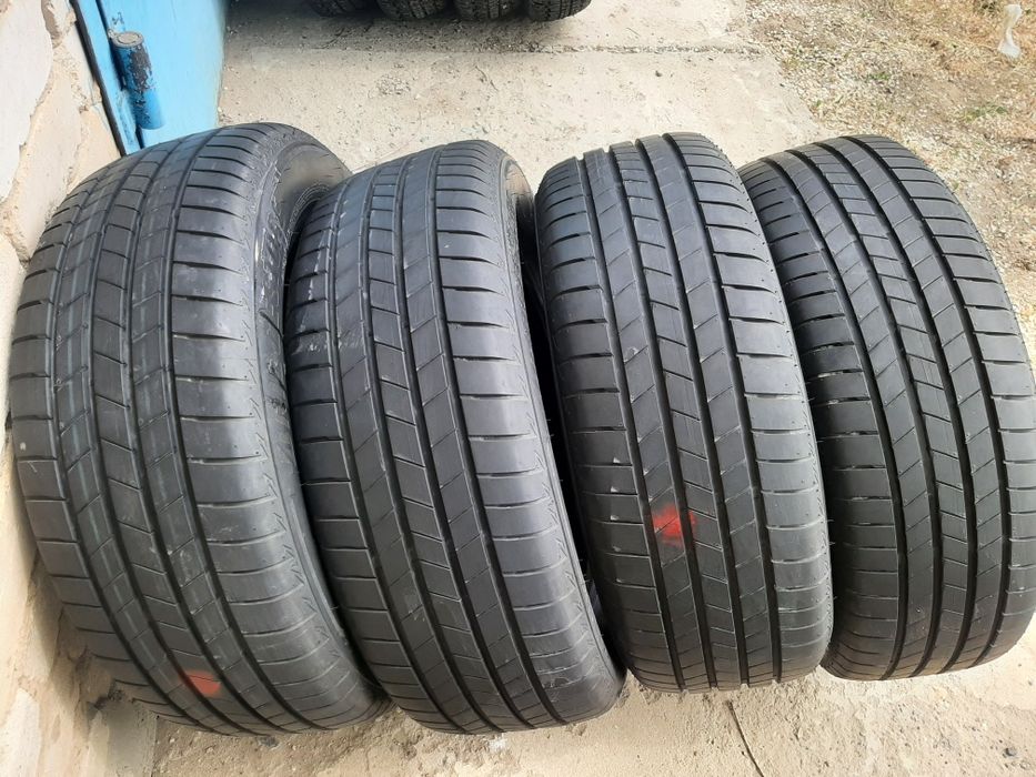 Продам шины 215/55/17 бриджестон