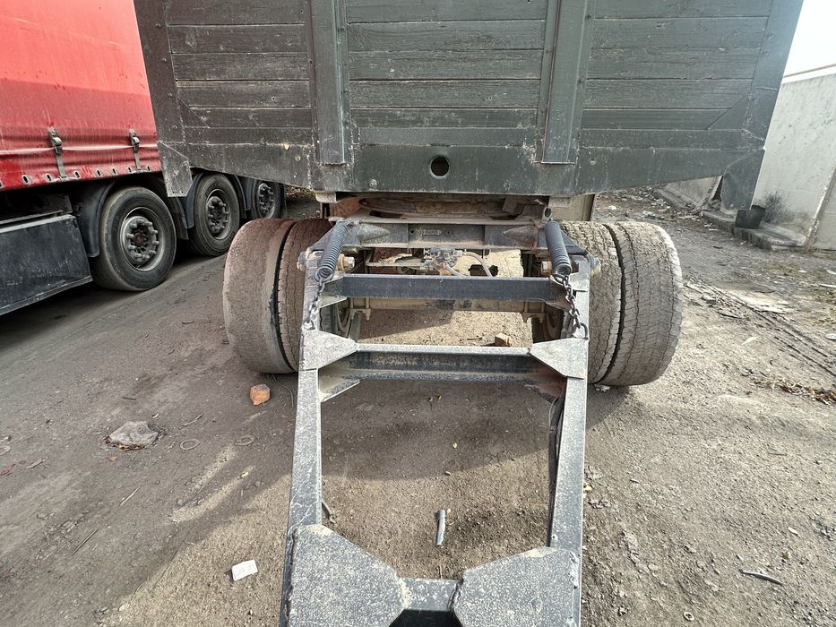 КАМАЗ с трехсоным прицепом