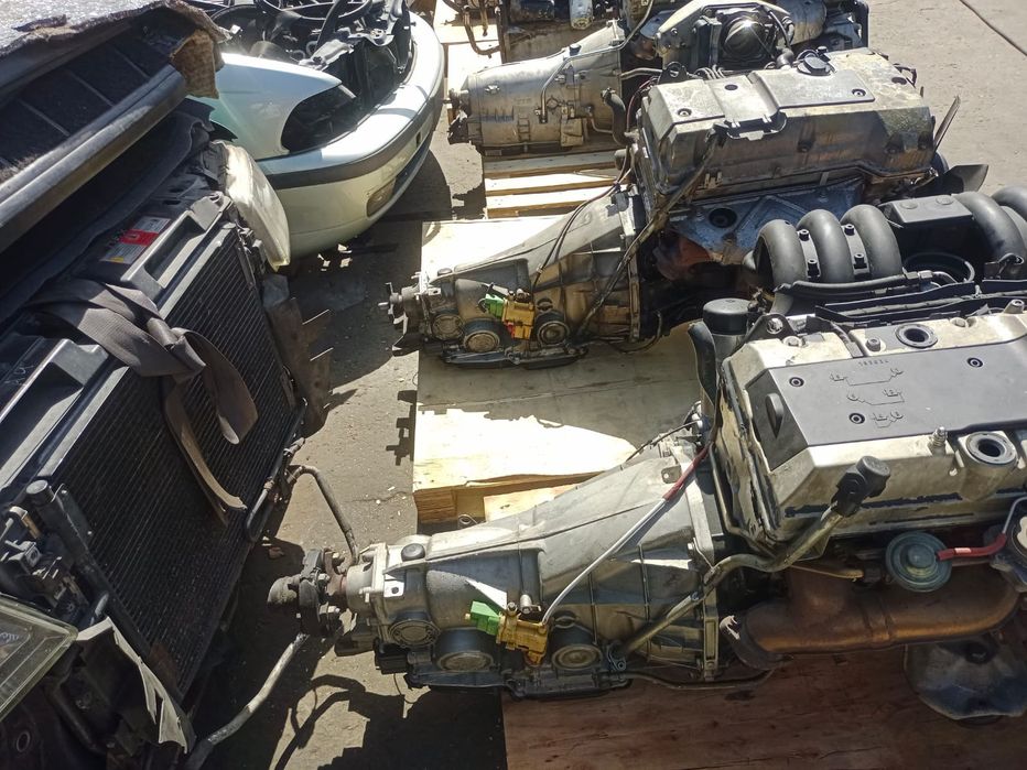 Мерседес 124 Мерседес 210 двигателя каробки.