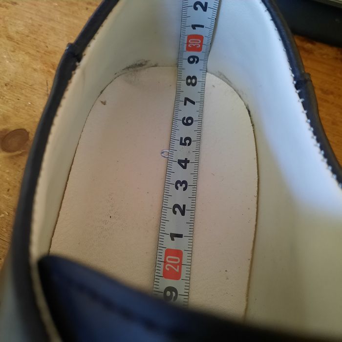 Продавам кожени маратонки (обувки) калцуни и ръкавици за зимен риболов