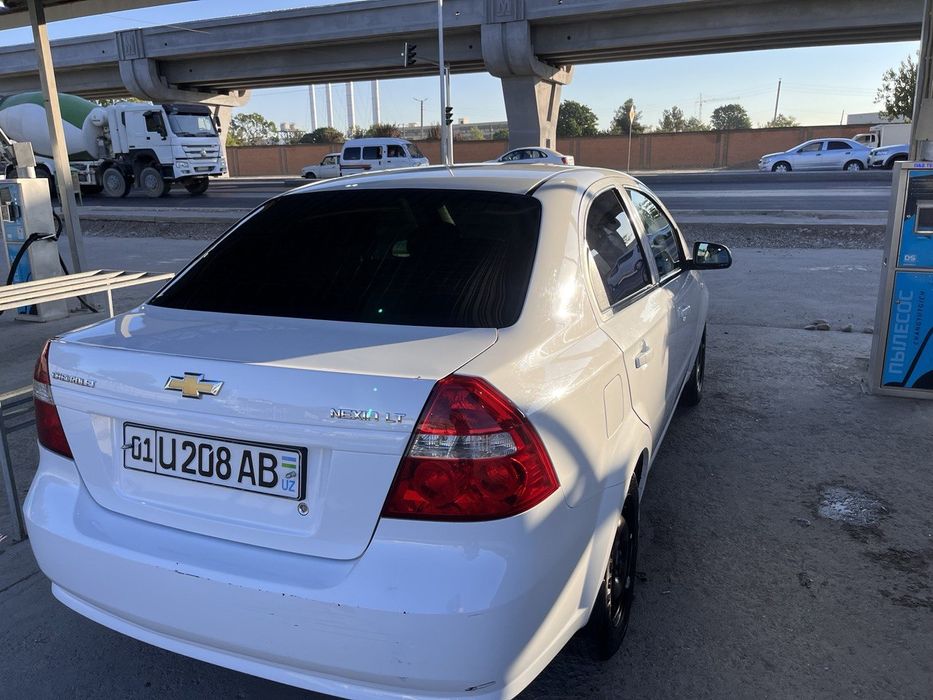 Нексия 3 сотилади