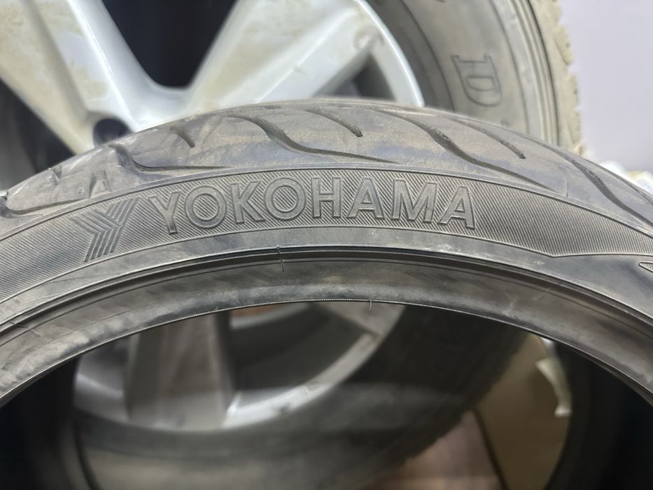 Продам летнюю шину Yokohama 235/35/19 в отличном состоянии