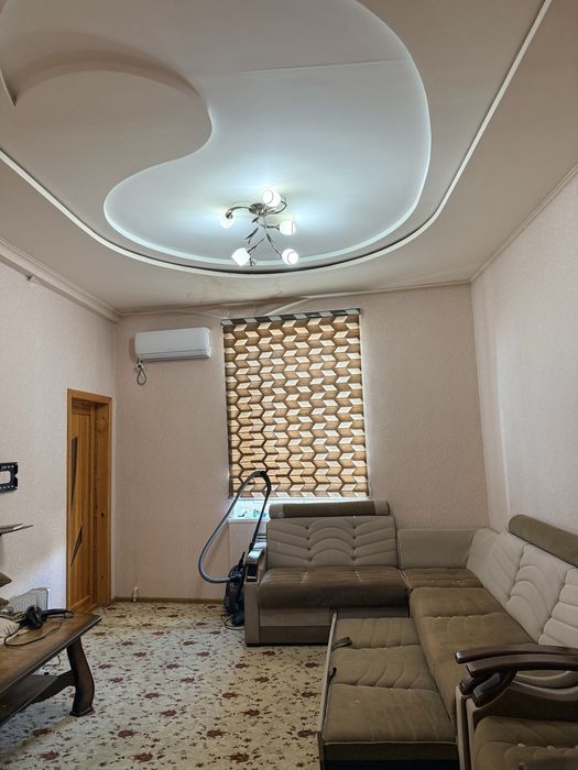 Arenda kvartira labzeda 1 ta qiz uchun shu xona oziga beriladi