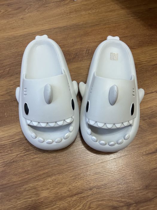 Papuci shark - Shark Slippers - en gros - Comozi si ușori