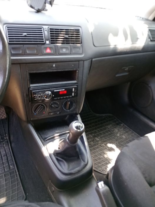 Продавам ГОЛФ 4,1.4,76к