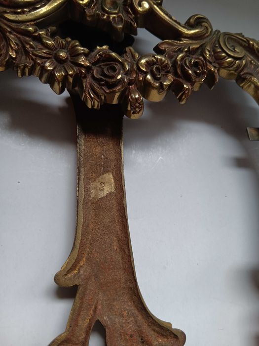 Ramă foto sau o ramă pentru oglindă de masă vintage din bronz masiv, Stil Rococo sau Art Nouveau, Dimensiune 44 cm, veche de colectie