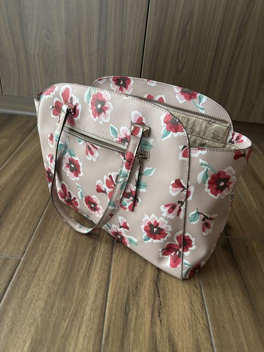 Чанта Guess с флорален принт