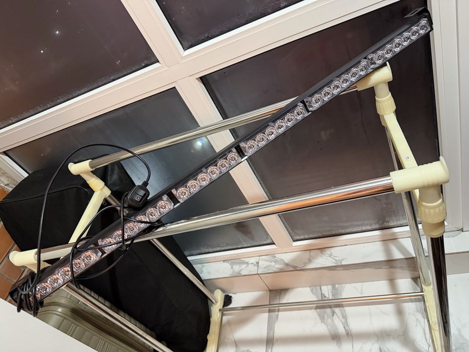 Стробы, на весь лобовой.