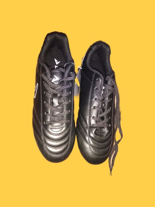 Бутсы футбольные фирменные