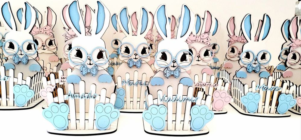 3 ieurasi, 2 roz si unul albastru