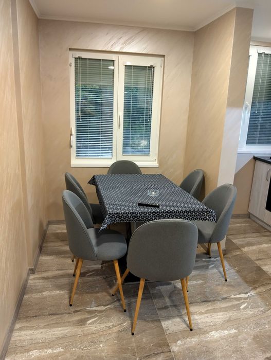 Продава луксозен тристаен апартамент