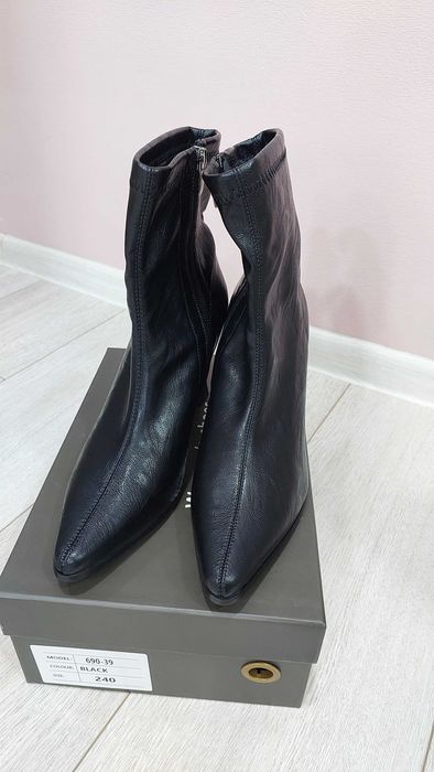 Продаются сапоги женские