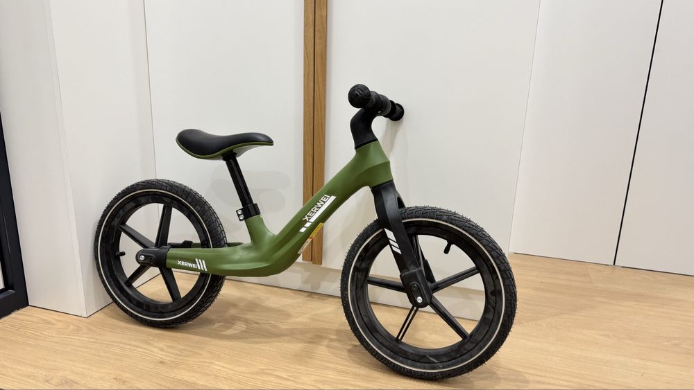 Продам Новый беговел