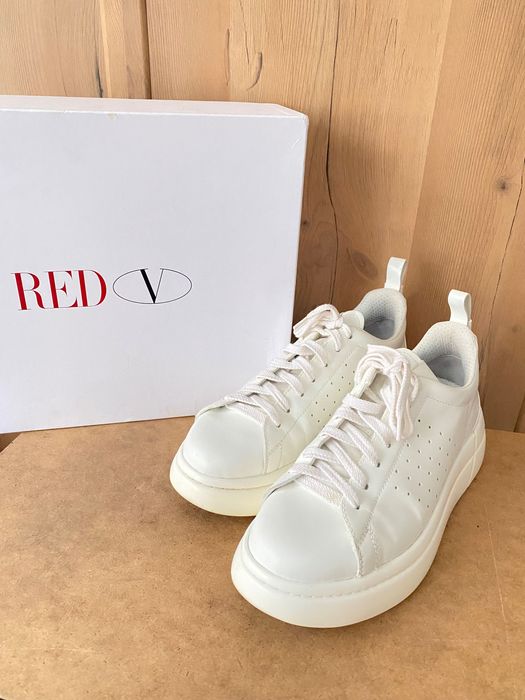 Red Valentino и Guess маратонки от естествена кожа