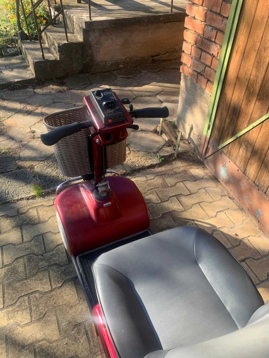 Скутер за трудноподвижни хора или инвалиди