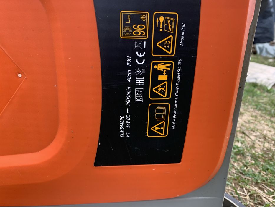 Masina tuns iarba pe acumulator , defecta