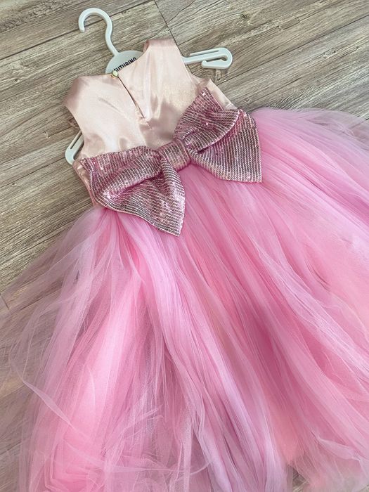 Продам детские платья с 2х лет до 7