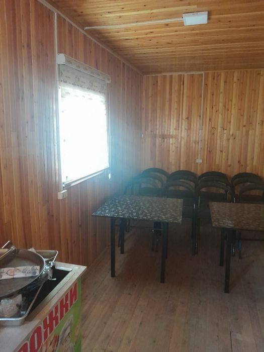 Контейнер с внутренним ремонтом из дерева