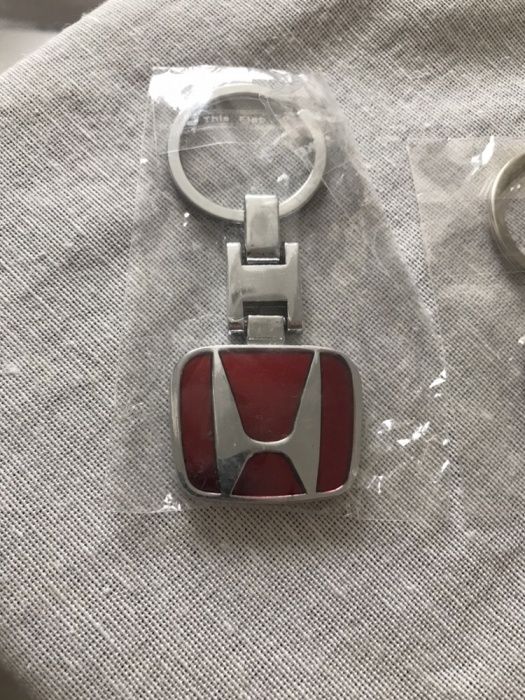 Продавам ключодържатели Хонда