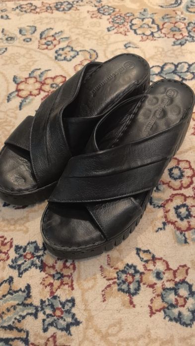 Обув женский 3000 тенге