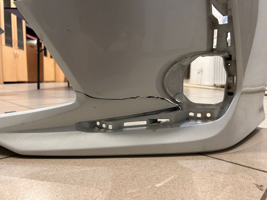 Продам бампер Тойота Королла