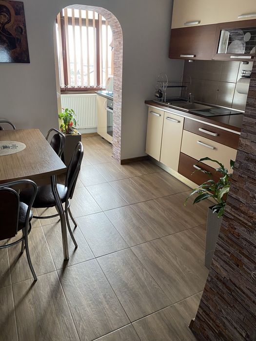 Vând apartament 3 camere decomandat – zonă centrală, lângă Piața Mare, Târgu Jiu